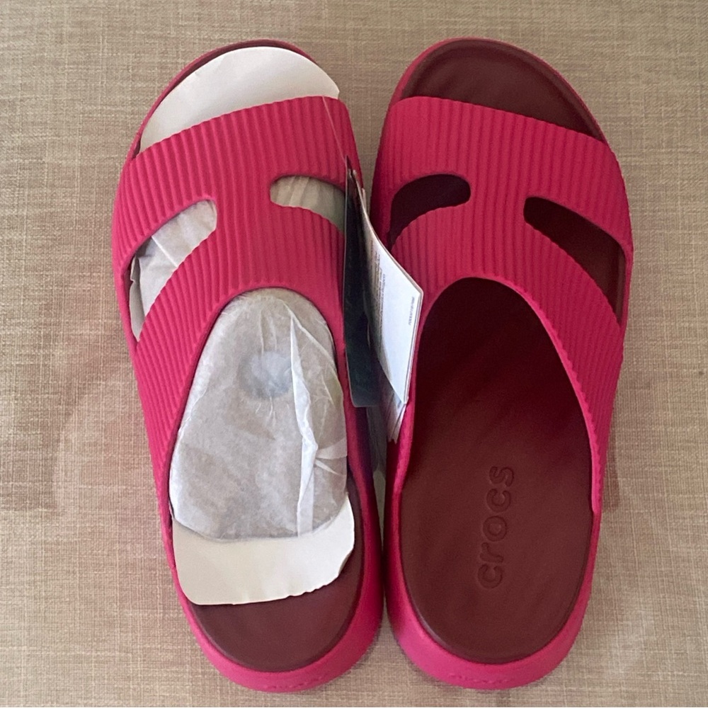 Crocs Women's Getaway Groove Platform H-Strap Sandal | Dragon Fruit - Picture 7 of 12